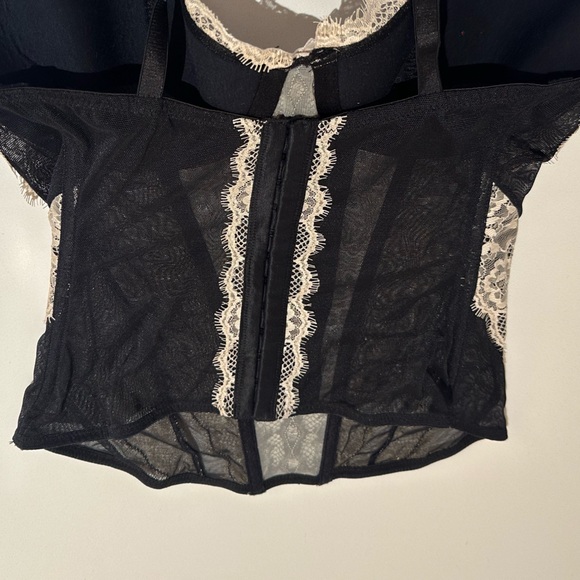 jezebel Elegant Lace bustier top in Black and Cream lace 34C - Picture 3 of 6